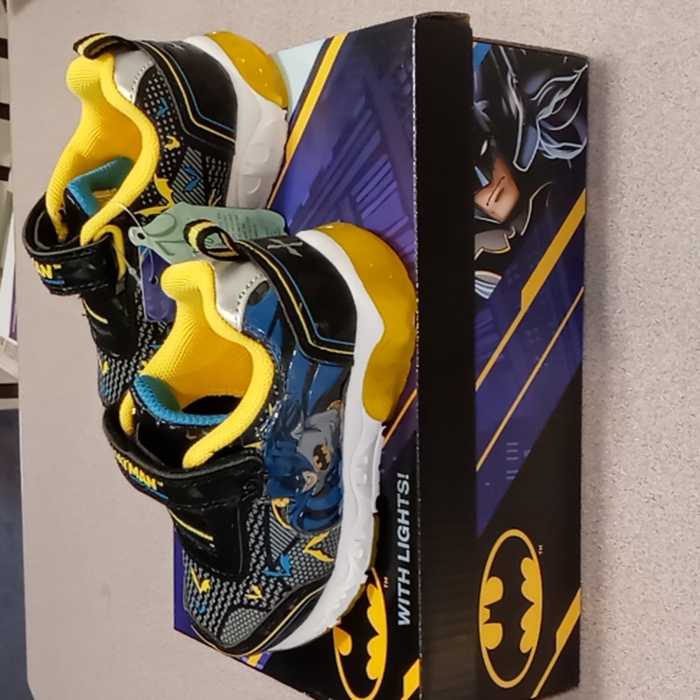 DC Comics Batman Sneakers with Lights new with tags size 7 - Picture 6 of 6